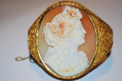 Cameo front view