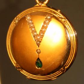 18k locket