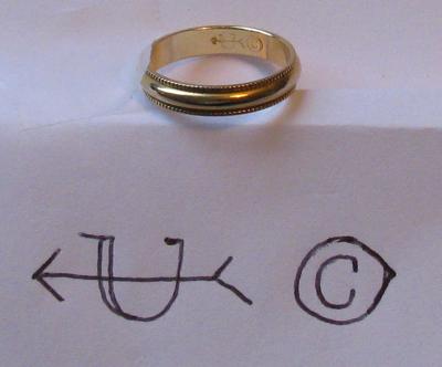 Ring with arrow and letter U