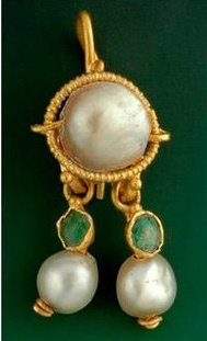 ancient-pearl-earring