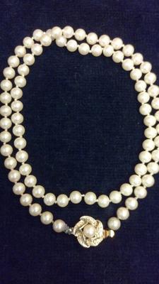 Necklace (cream coloured)